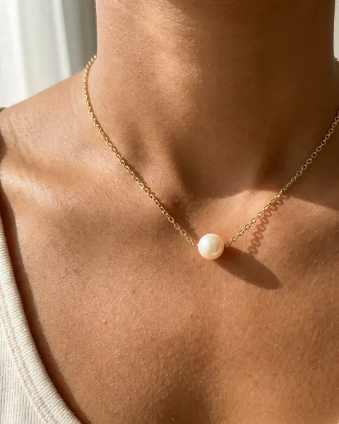 A pearl necklace worn by a woman, made with DesignerBox